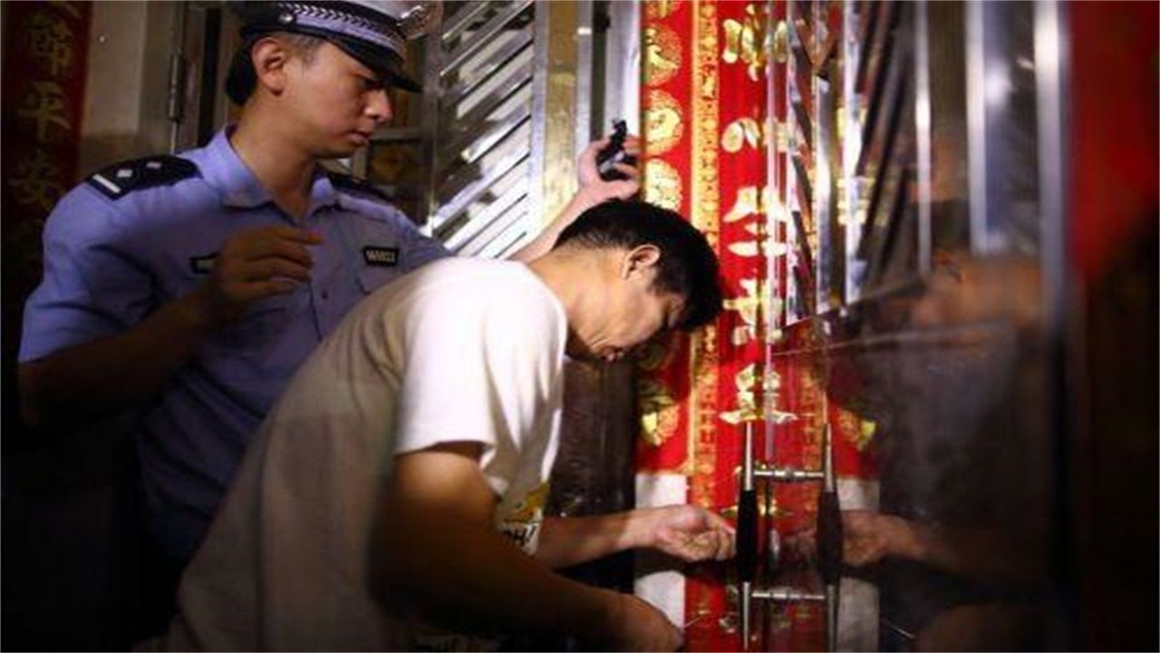 兴安盟请开锁师傅开了锁后，师傅